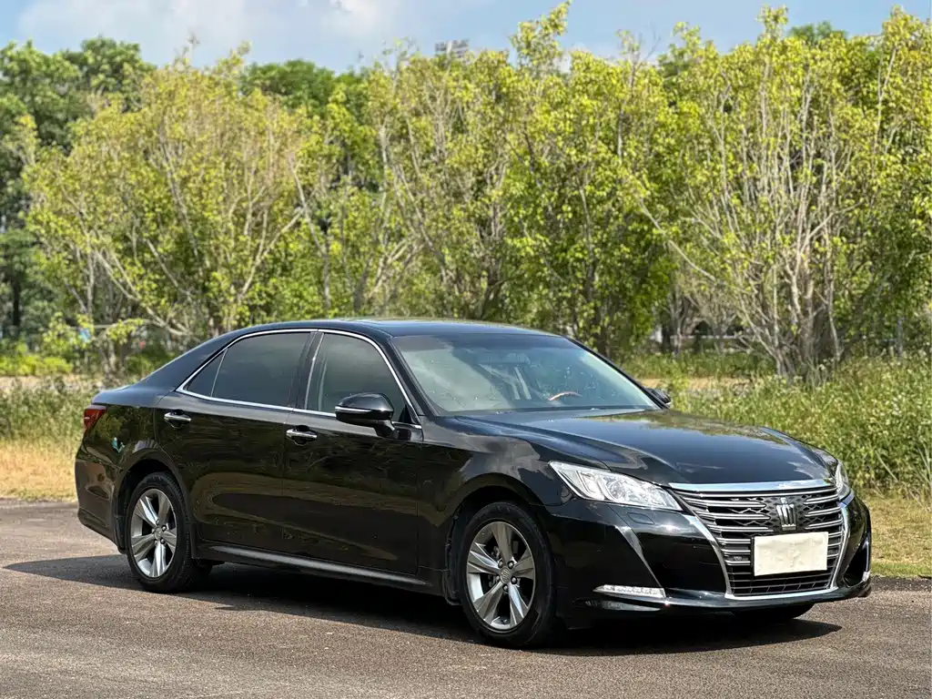 Toyota Crown — миниатюра 3