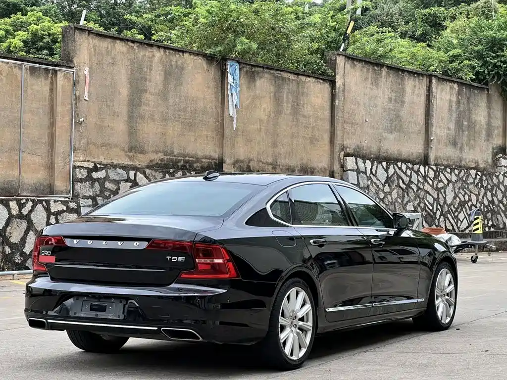 Volvo S90 PHEV — миниатюра 7