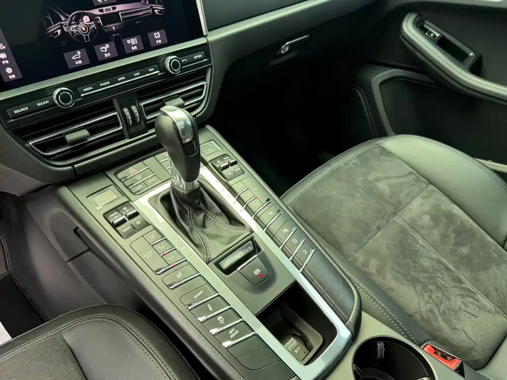 Porsche Macan — миниатюра 12