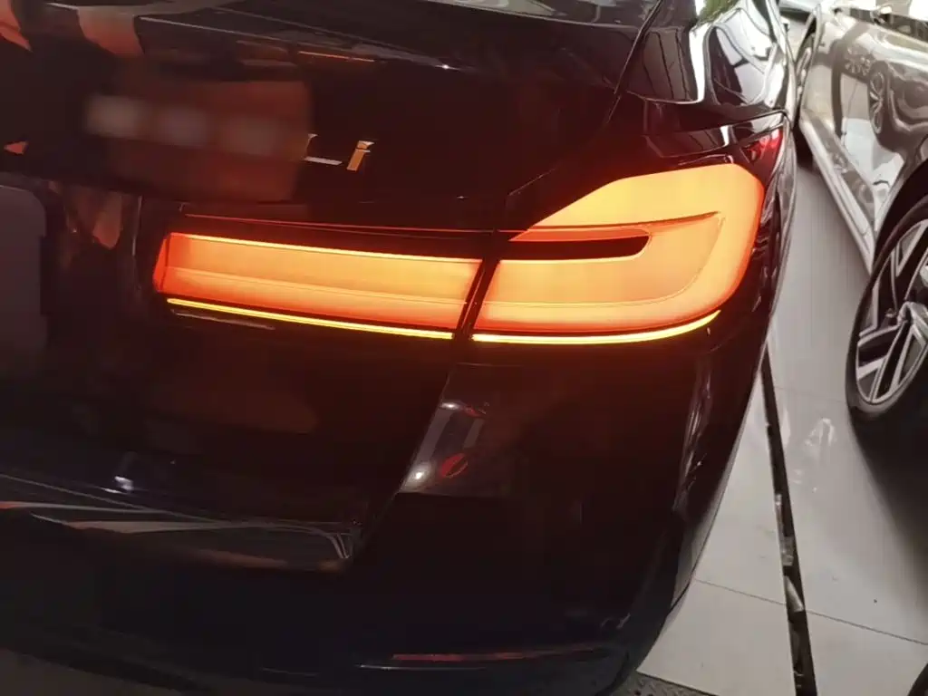 BMW 5 Series — миниатюра 8