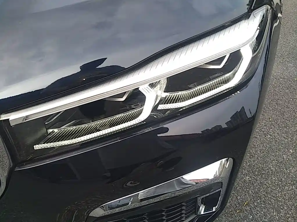 BMW 7 Series — миниатюра 24