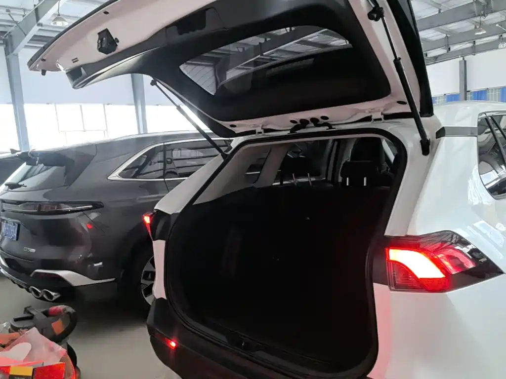 Toyota RAV4 — миниатюра 19