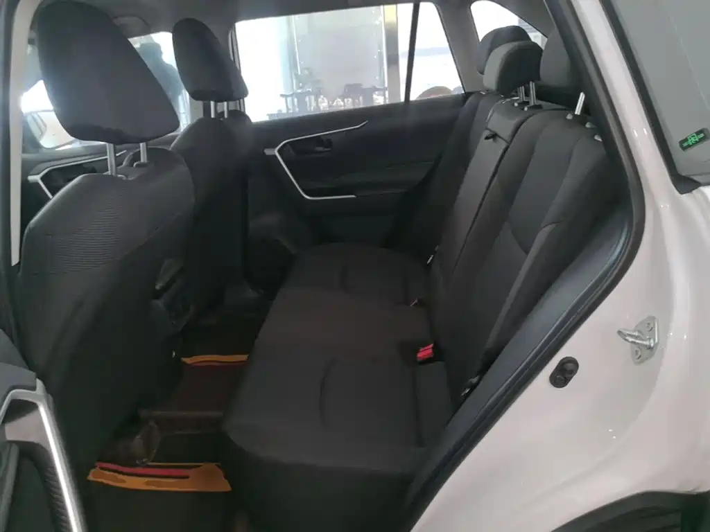 Toyota RAV4 — миниатюра 17