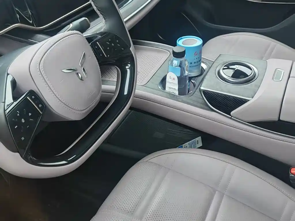 Hongqi EH7 2025 640