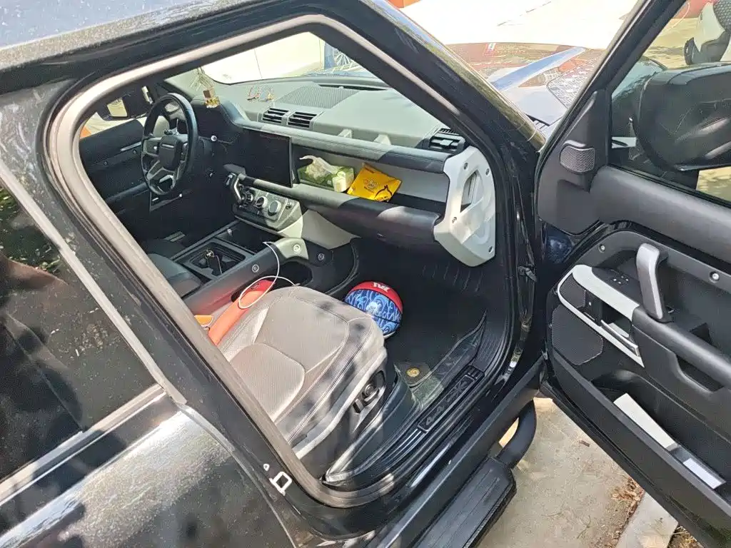 Land Rover Defender — миниатюра 18