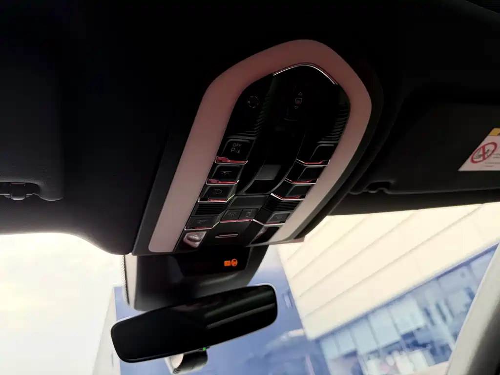 Porsche Macan — миниатюра 16