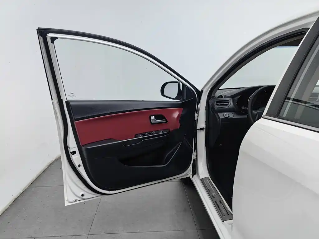 Kia K2 — миниатюра 8