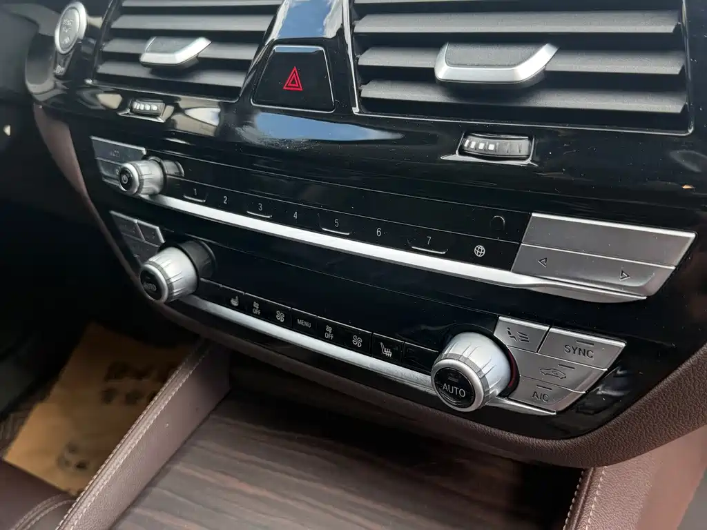 BMW 5 Series — миниатюра 25