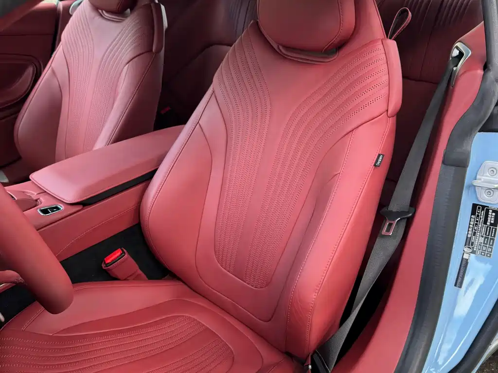 Aston Martin DB11 — миниатюра 11