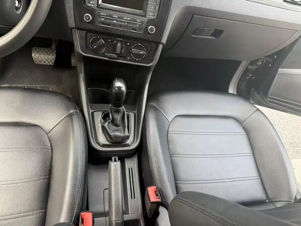 Volkswagen Santana — миниатюра 22