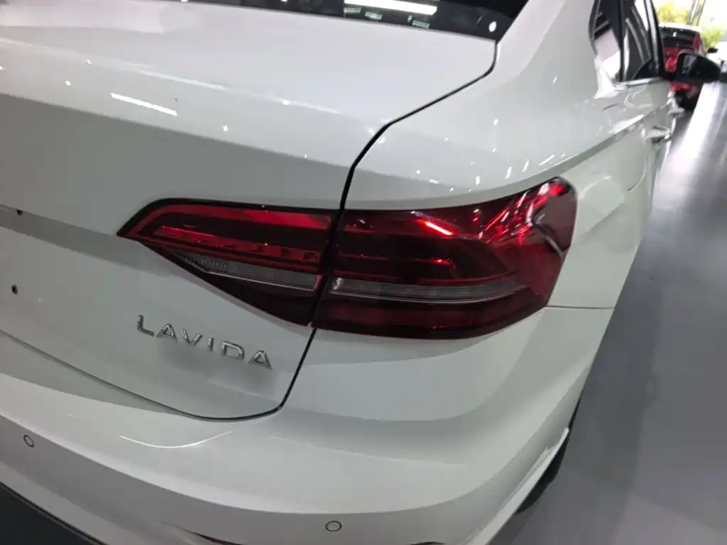 Volkswagen Lavida — миниатюра 8