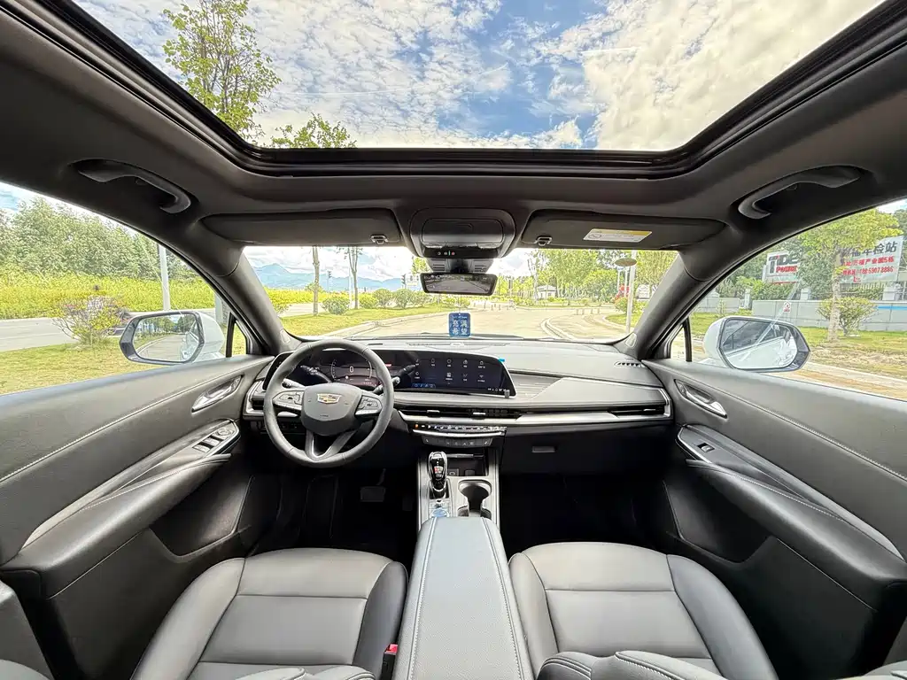 Cadillac XT4 — миниатюра 7