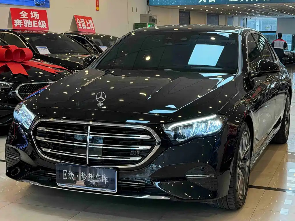 Mercedes-Benz E-Class — миниатюра 2