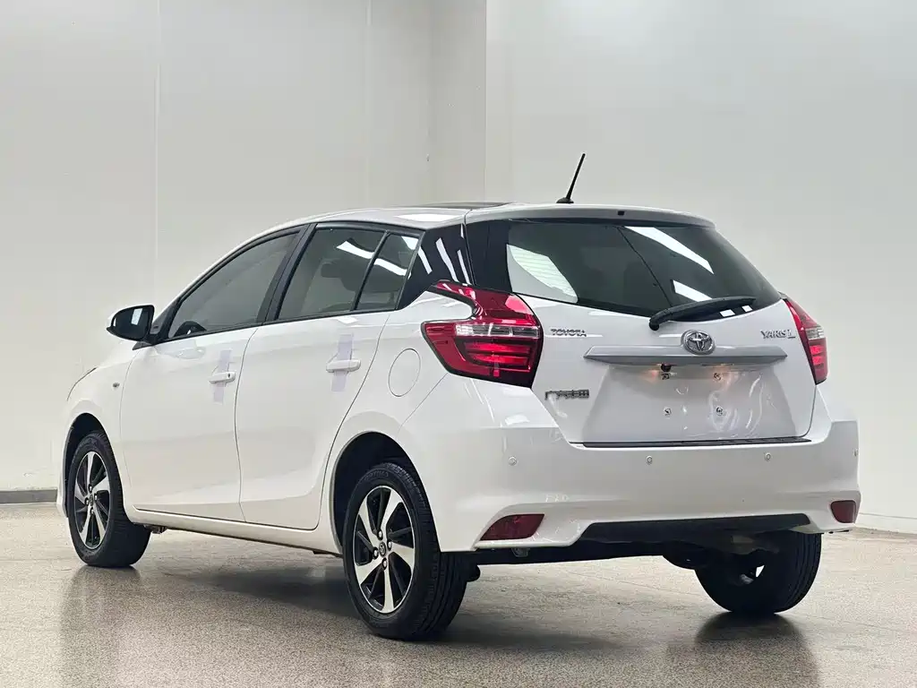 Toyota Yaris L — миниатюра 6