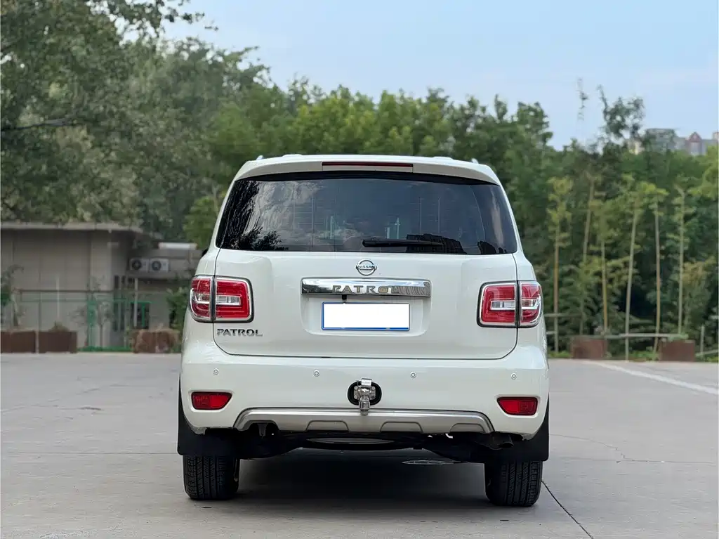 Nissan Patrol — миниатюра 5