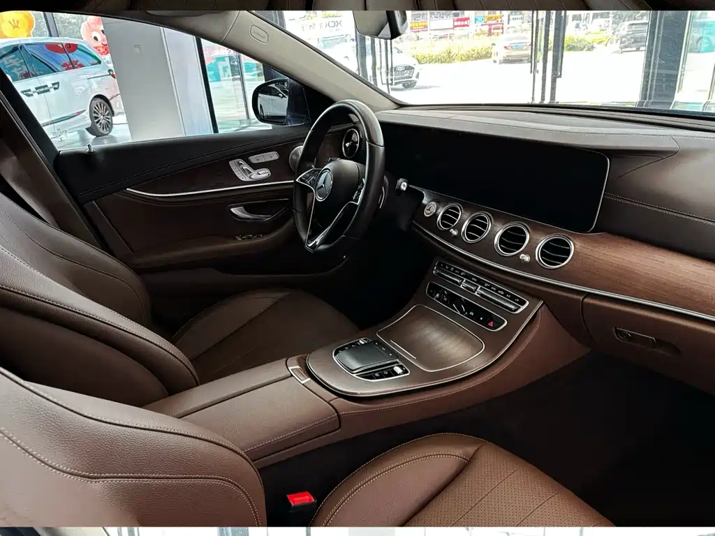 MERCEDES-BENZ E CLASS