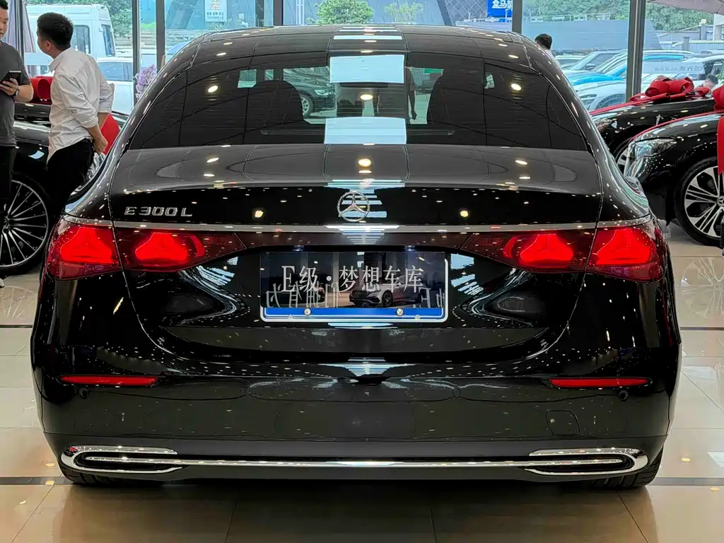 Mercedes-Benz E-Class — миниатюра 4