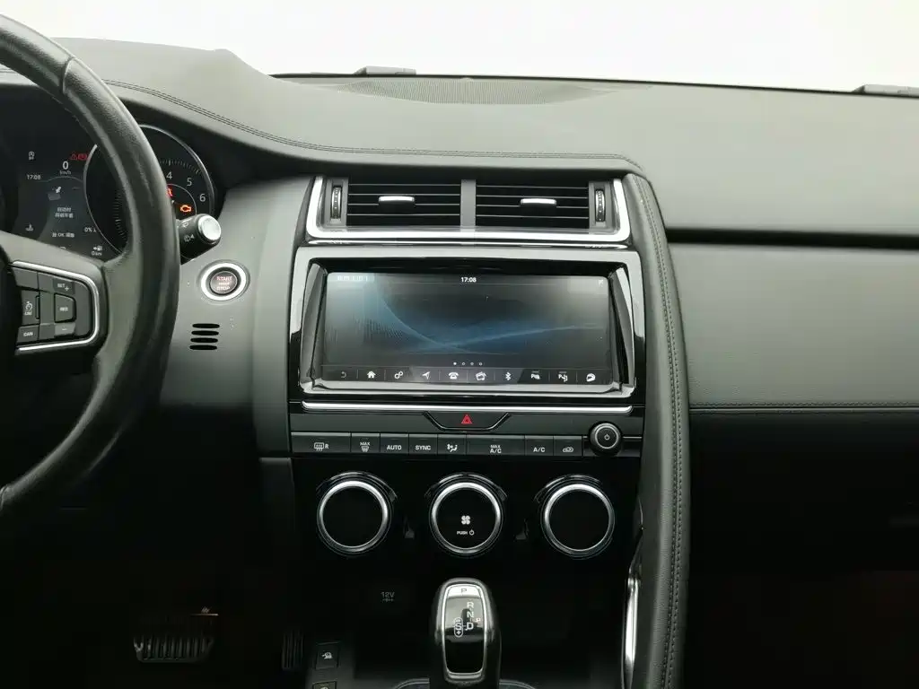 Jaguar E-PACE — миниатюра 12