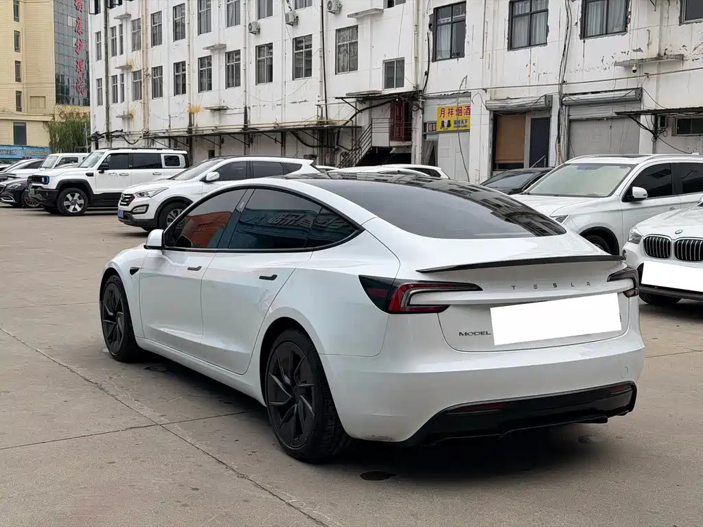 Tesla Model 3 — миниатюра 5