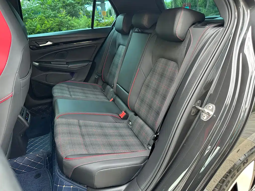 Volkswagen Golf GTI — миниатюра 10
