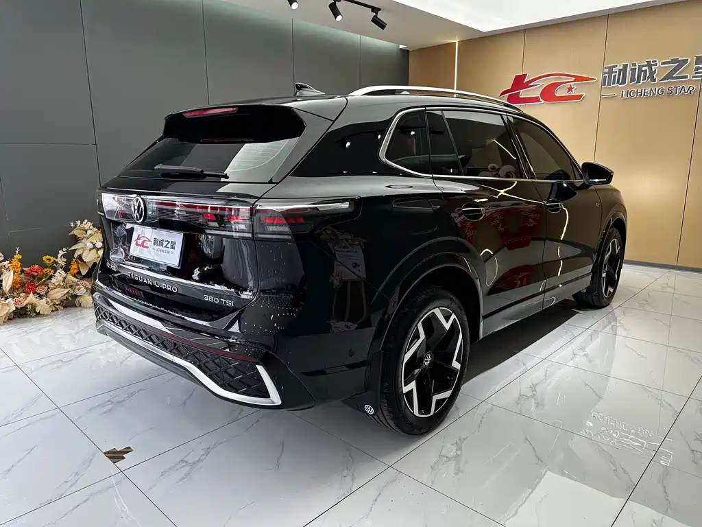 Volkswagen Tiguan L — миниатюра 4