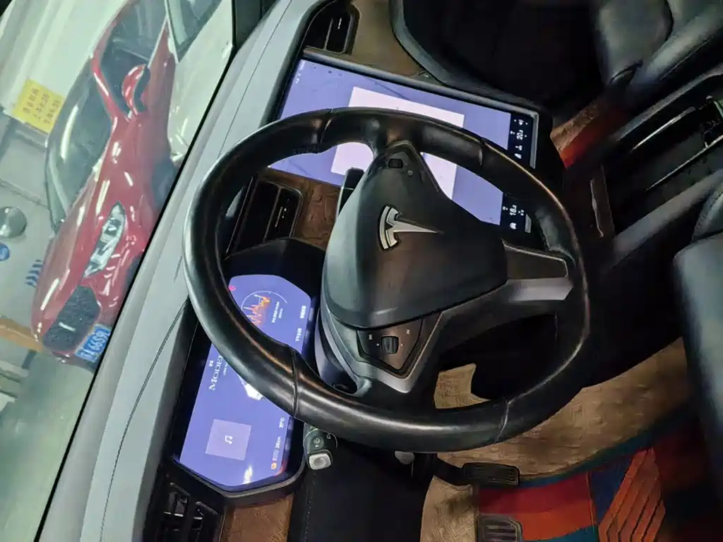 Tesla Model X — миниатюра 13