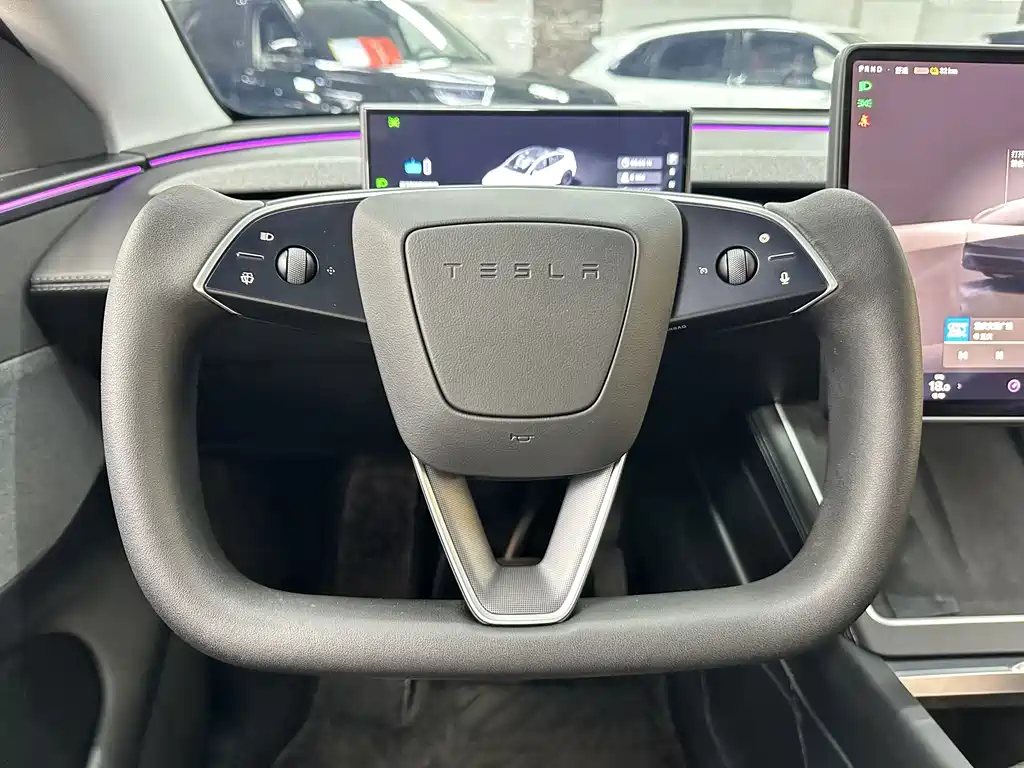 Tesla Model Y — миниатюра 14