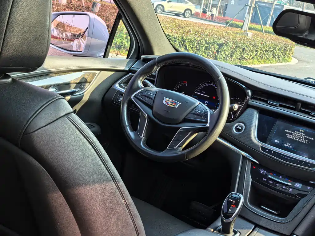 CADILLAC XT5