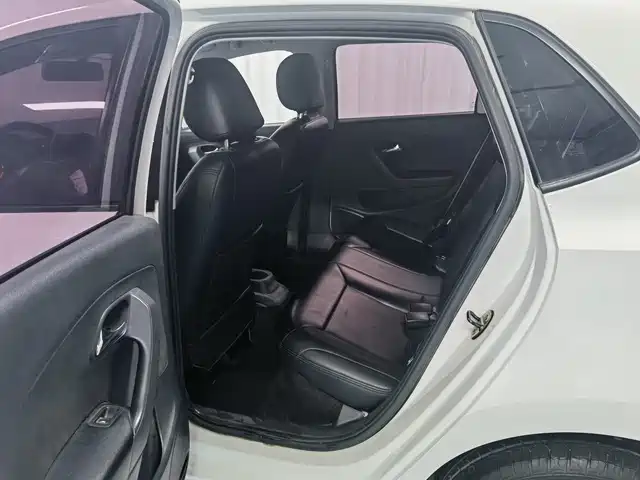 Volkswagen Polo 2016 1.4L MT