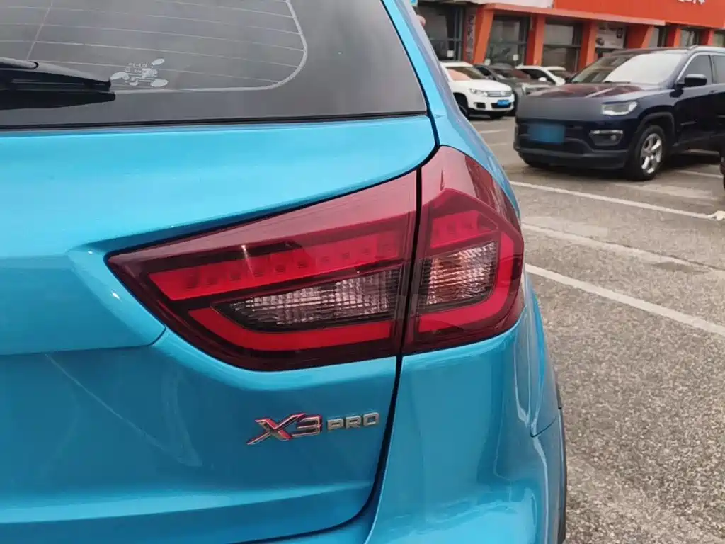 Geely Vision X3 — миниатюра 8