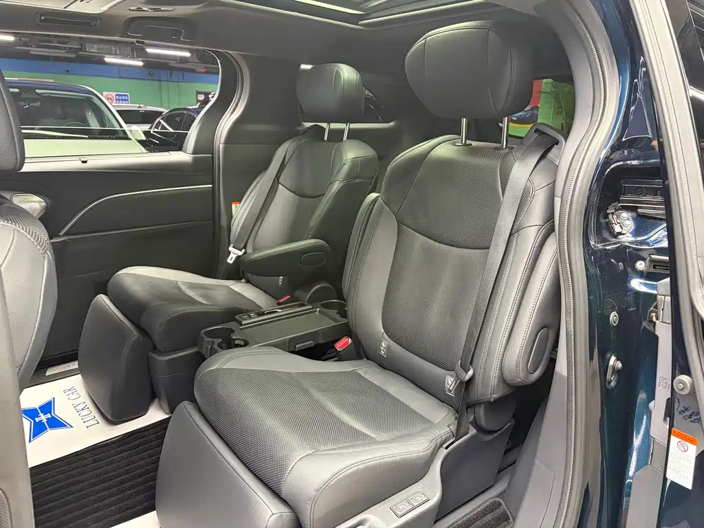 Toyota Granvia — миниатюра 10