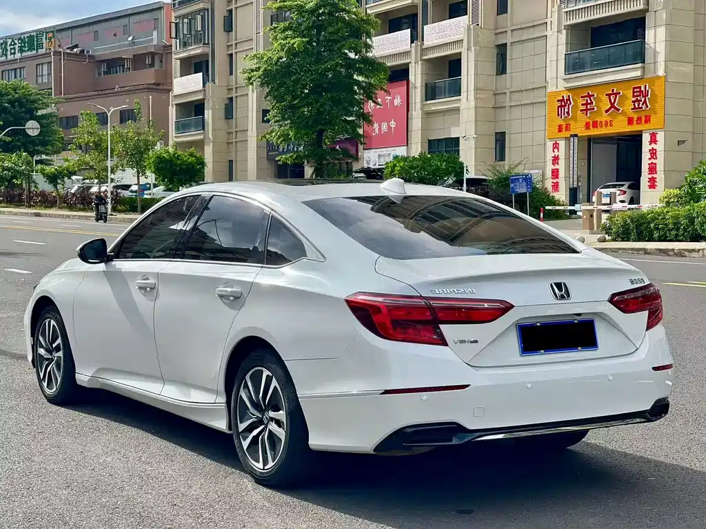 Honda Inspire PHEV — миниатюра 7