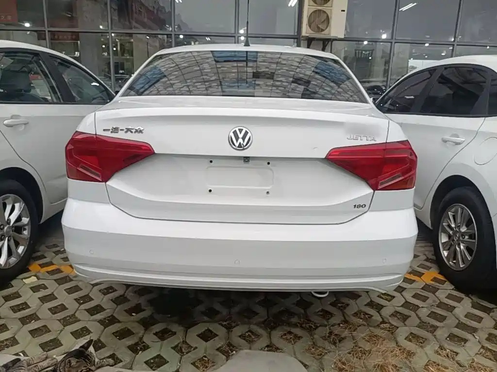 Volkswagen Jetta — миниатюра 6