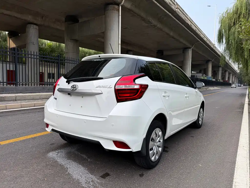 Toyota Yaris L — миниатюра 5