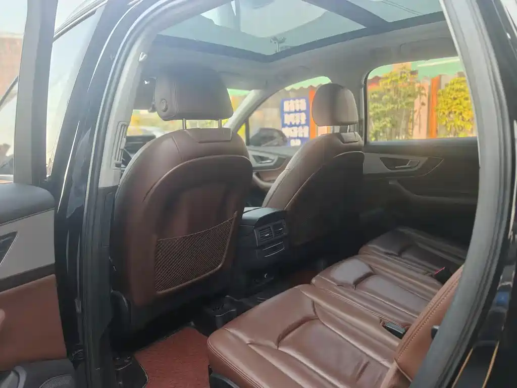 Audi Q7 — миниатюра 5