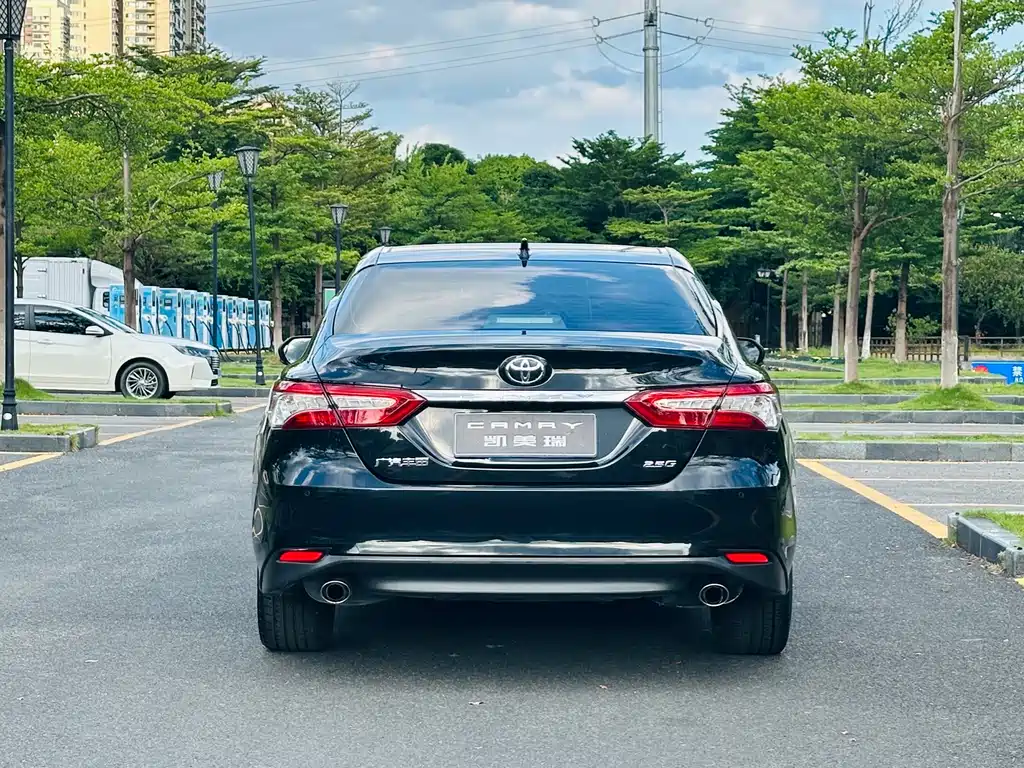 Toyota Camry — миниатюра 9