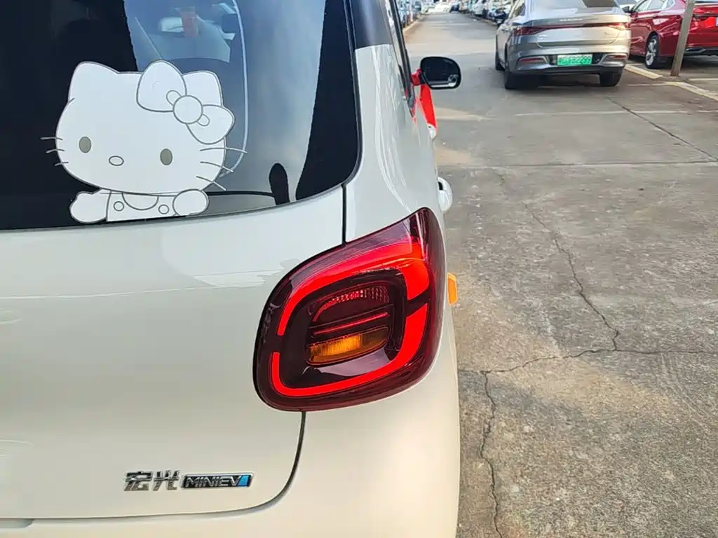 Wuling MINIEV — миниатюра 8