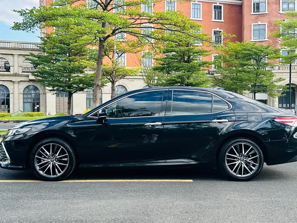 Toyota Camry — миниатюра 4