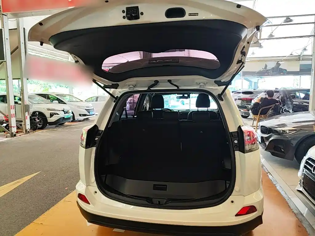 Toyota RAV4 — миниатюра 19