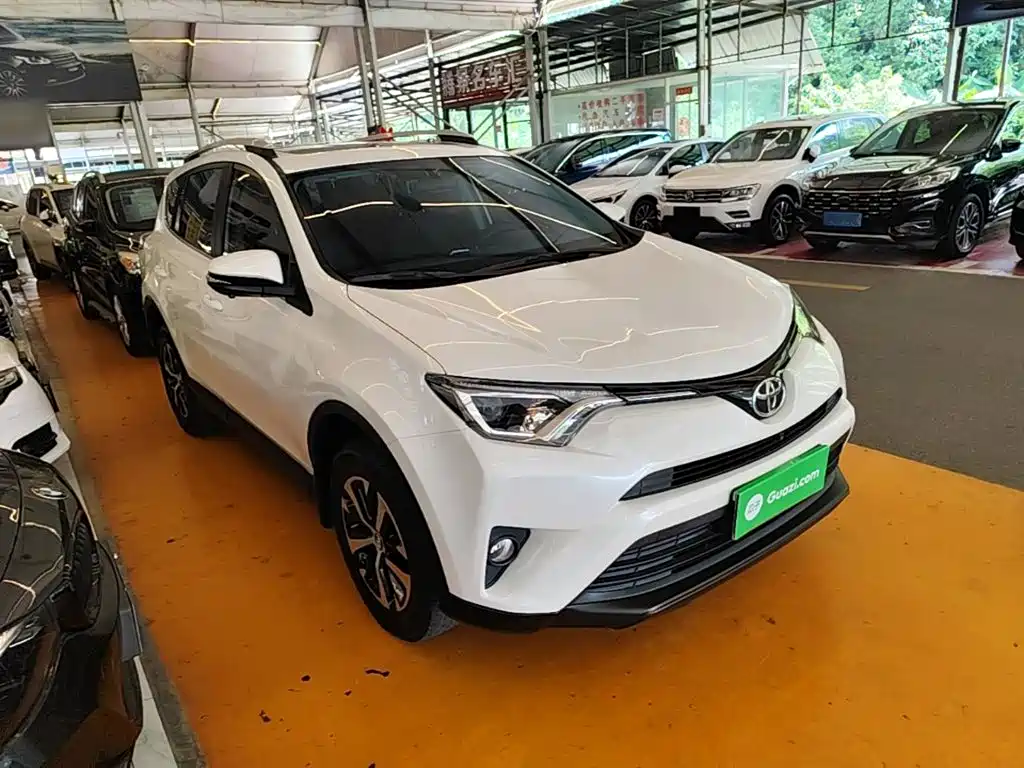 Toyota RAV4 — миниатюра 4