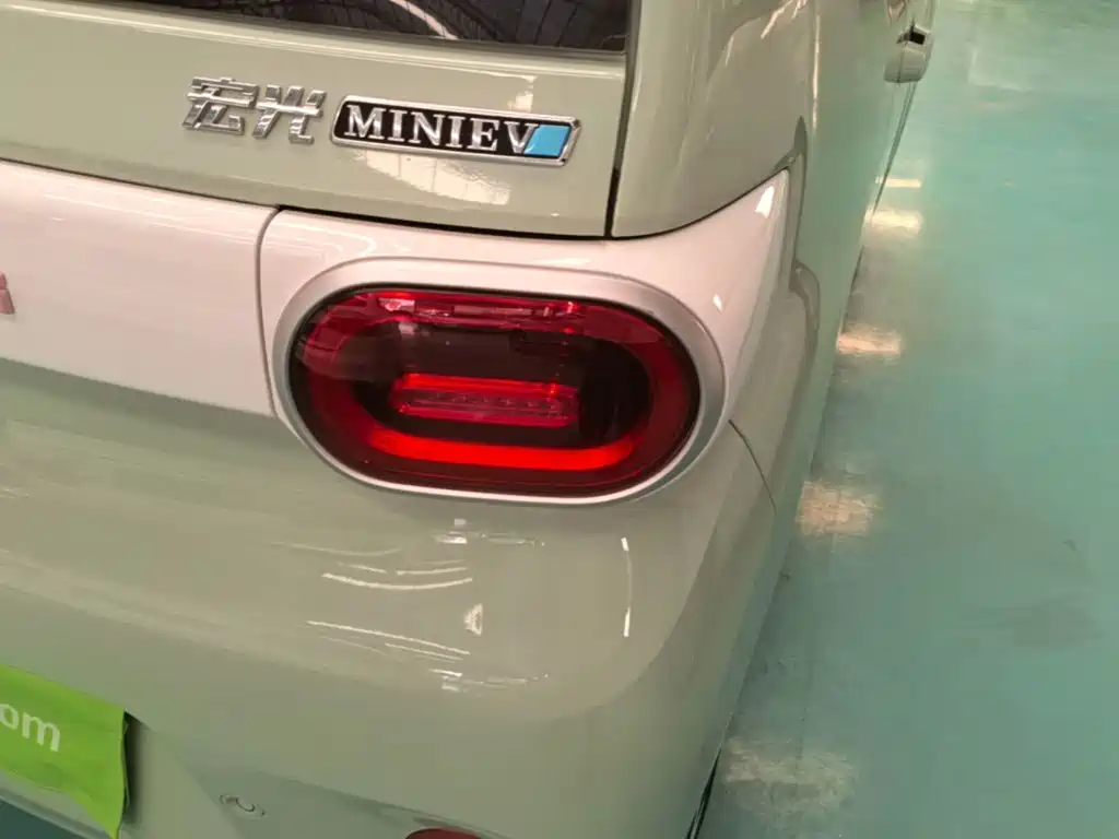 Wuling MINIEV — миниатюра 8