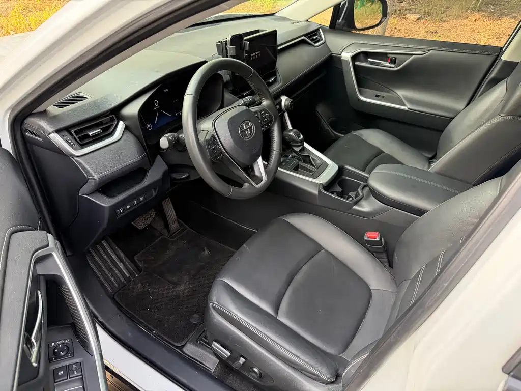 Toyota RAV4 — миниатюра 3