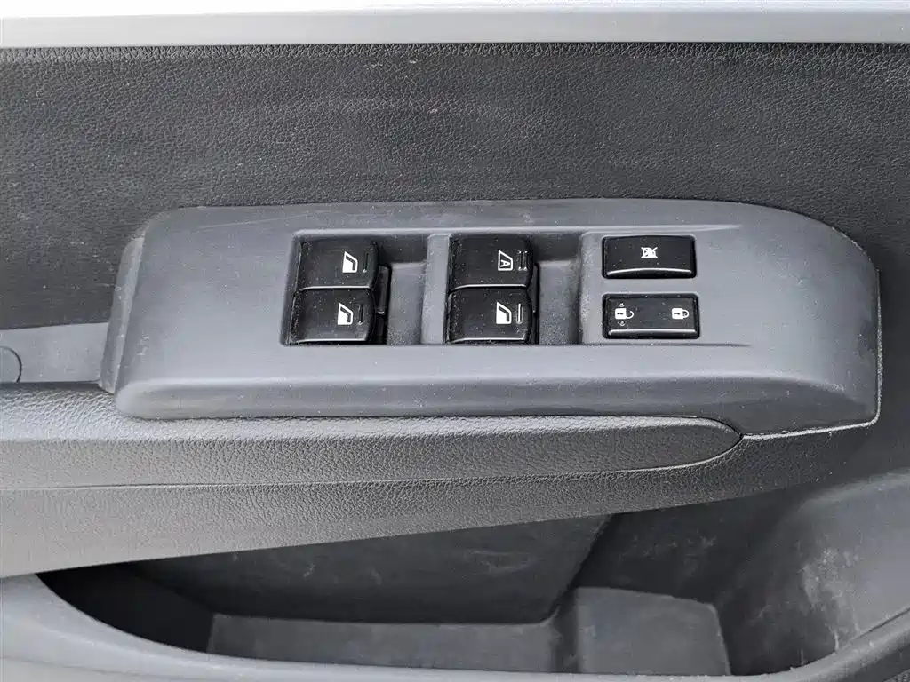 Dongfeng AX7 2015 2.0L AT