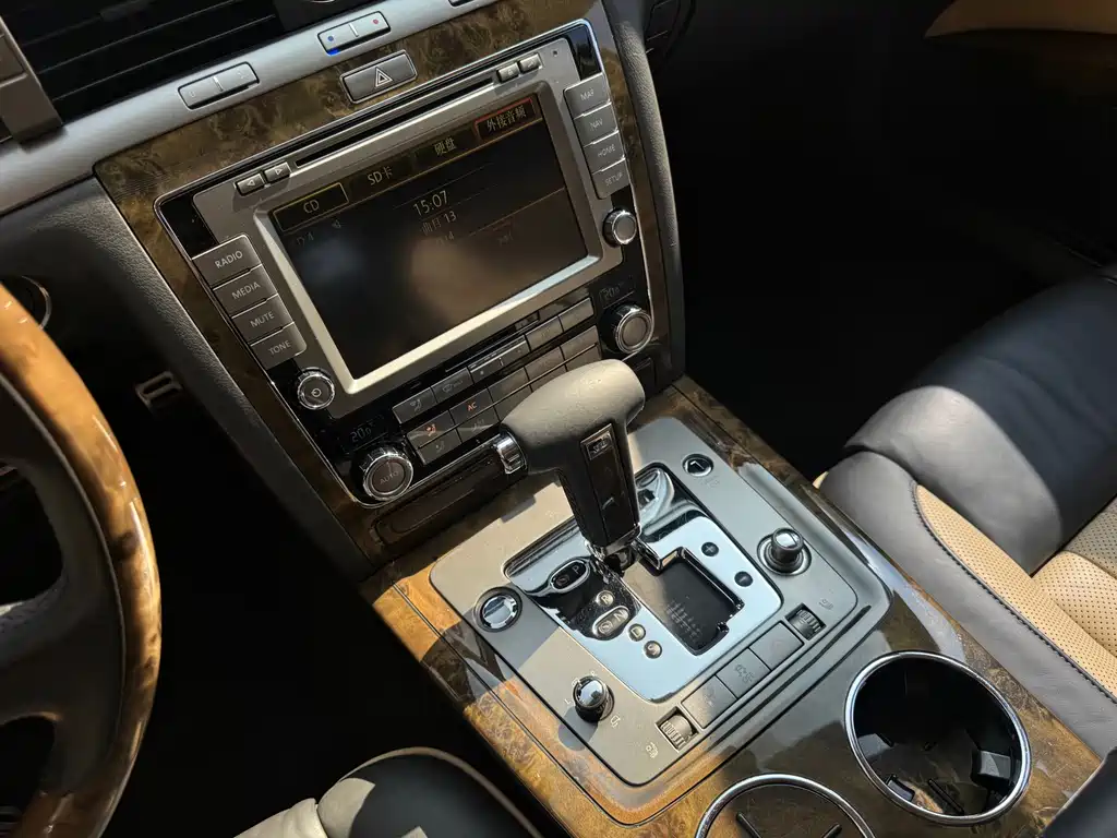 Volkswagen Phaeton — миниатюра 25