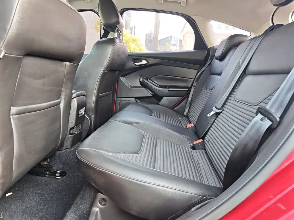 Ford Focus 2017 EcoBoost 180 AT Elite
