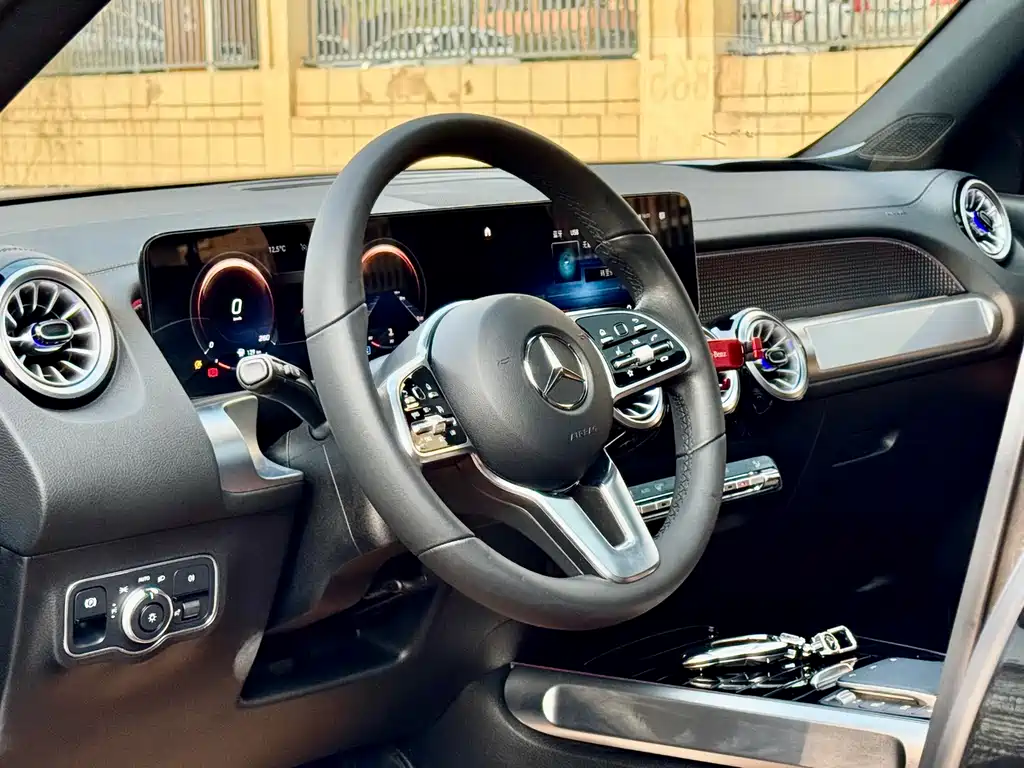 MERCEDES-BENZ GLB