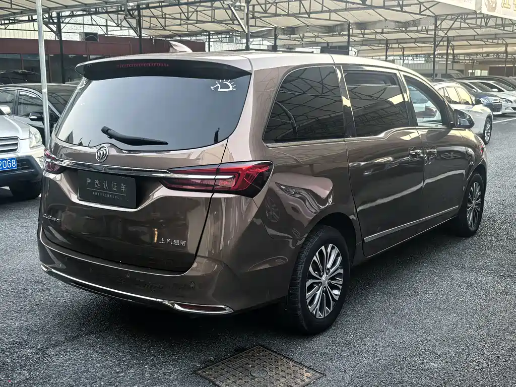 Buick GL8 — миниатюра 2
