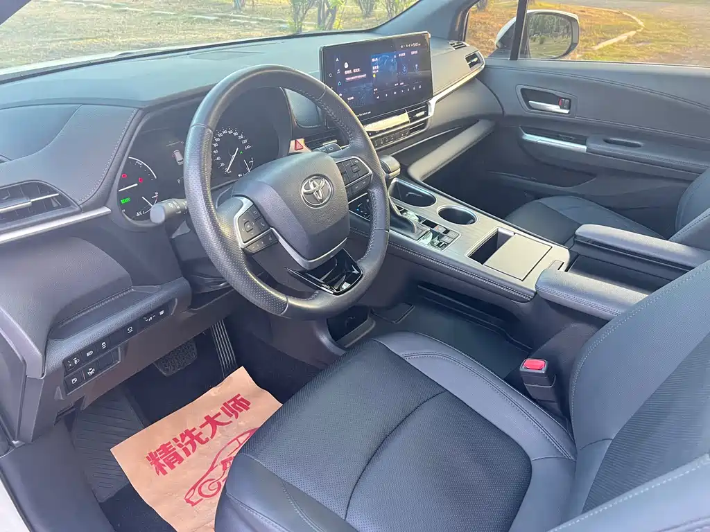 Toyota Sienna — миниатюра 10