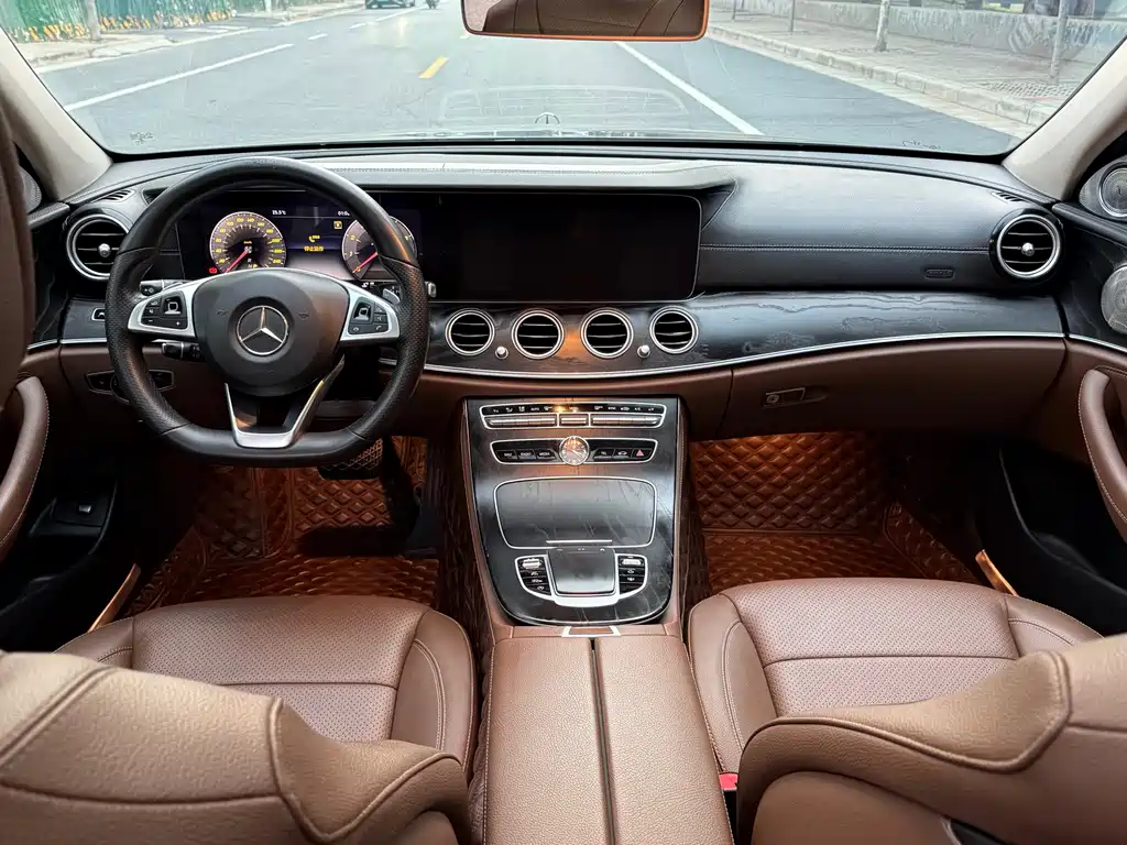 Mercedes-Benz E-Class — миниатюра 8