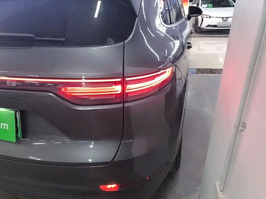 Porsche Cayenne Hybrid — миниатюра 8
